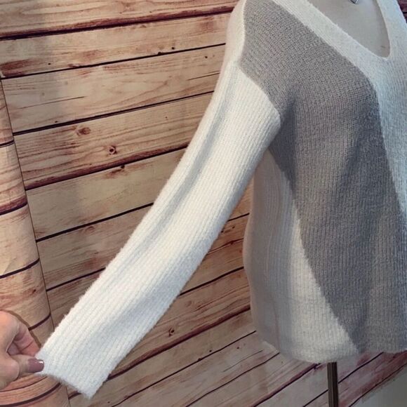 Apt 9 Women's Winter White & Gray V-Neck Eyelash Knit Sweater Winter Casual - Picture 5 of 7